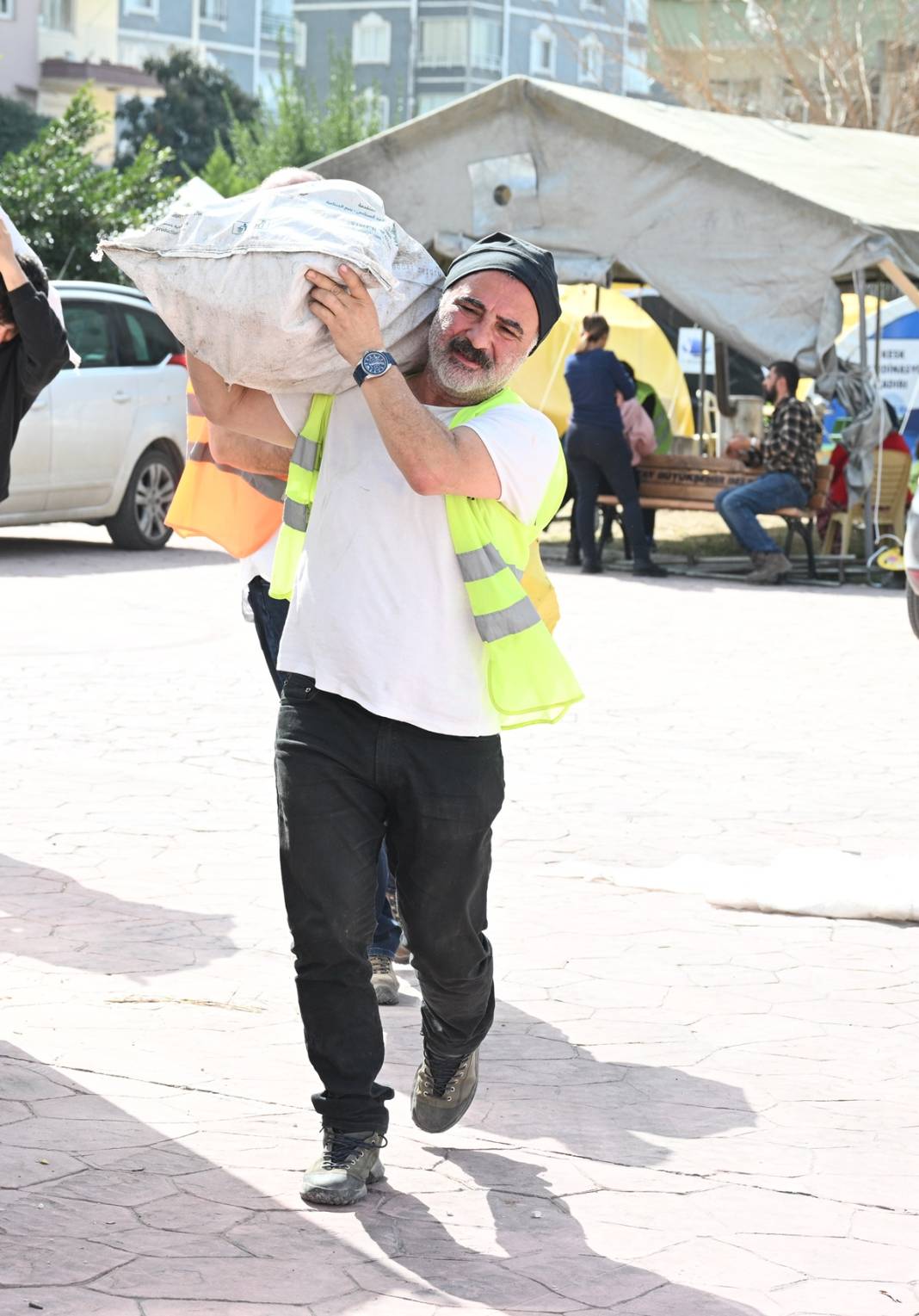 İhtiyaç olduğu sürece burada kalacağım! 'Erdal Bakkal' Cengiz Bozkurt'un 20 gündür deprem bölgesinde olduğu ortaya çıktı! 8